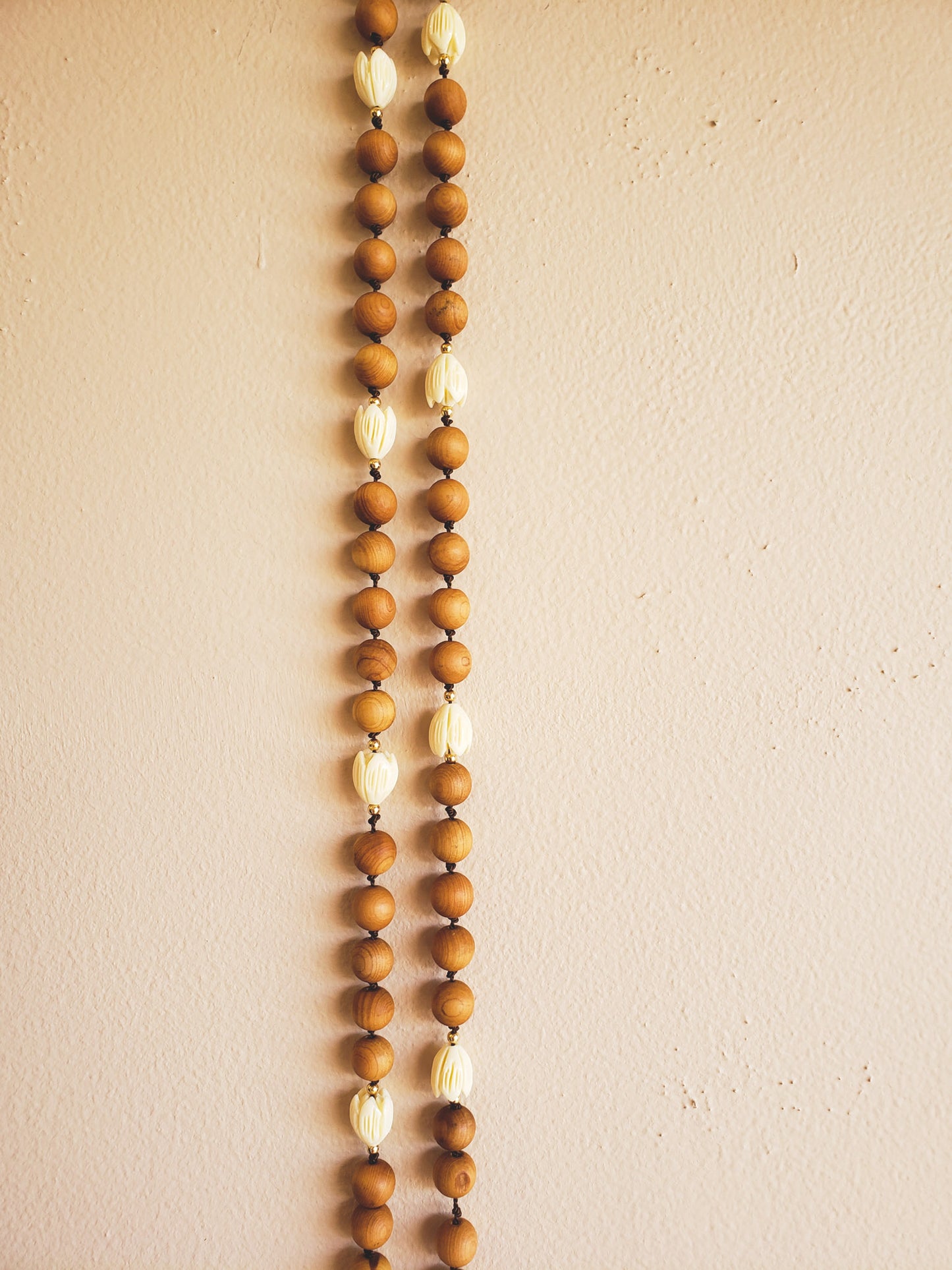 Pīkake Tahitian Sandalwood Necklaces