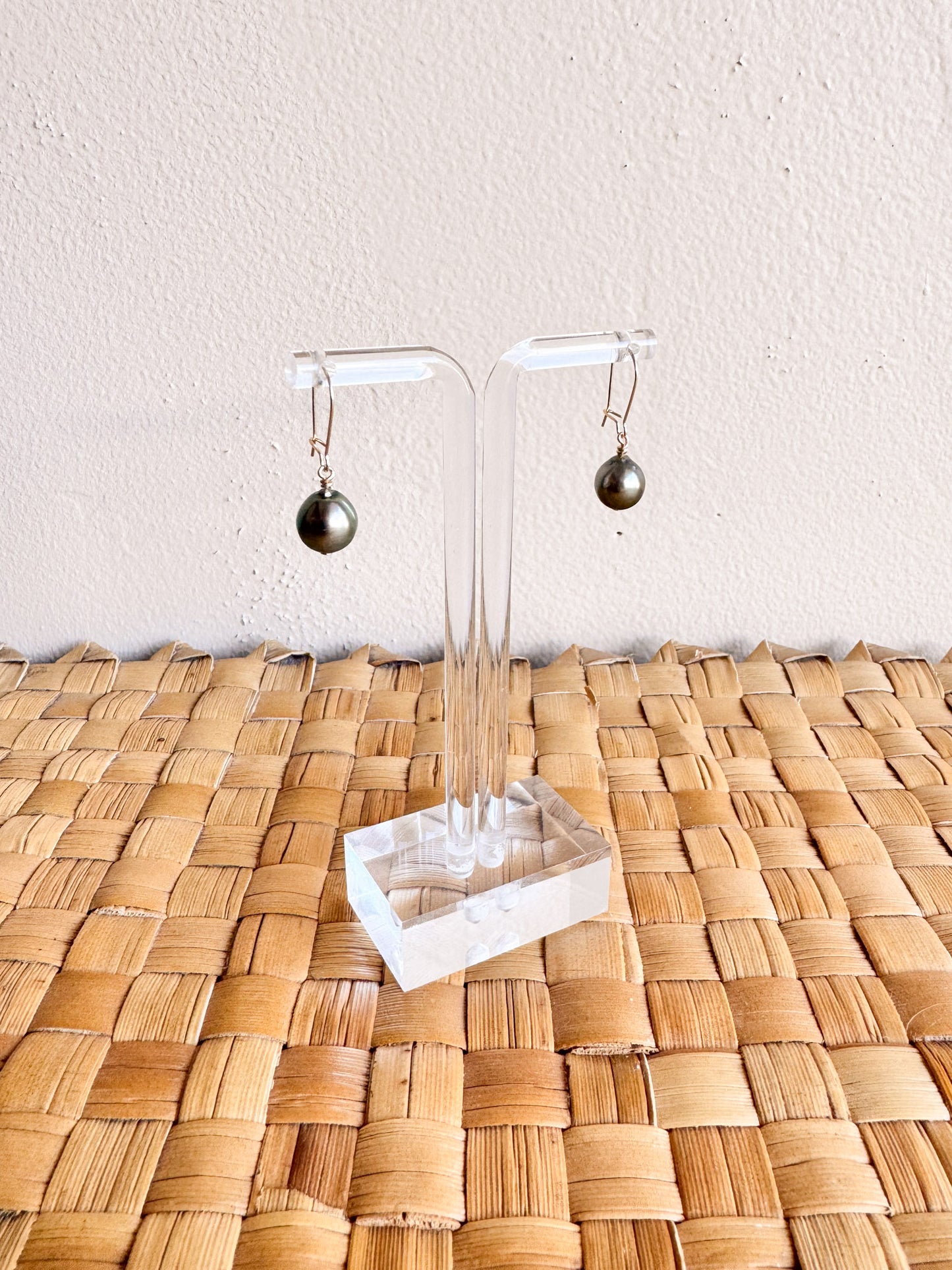 Alaula Earrings - Gold Tahitian Pearl Drop