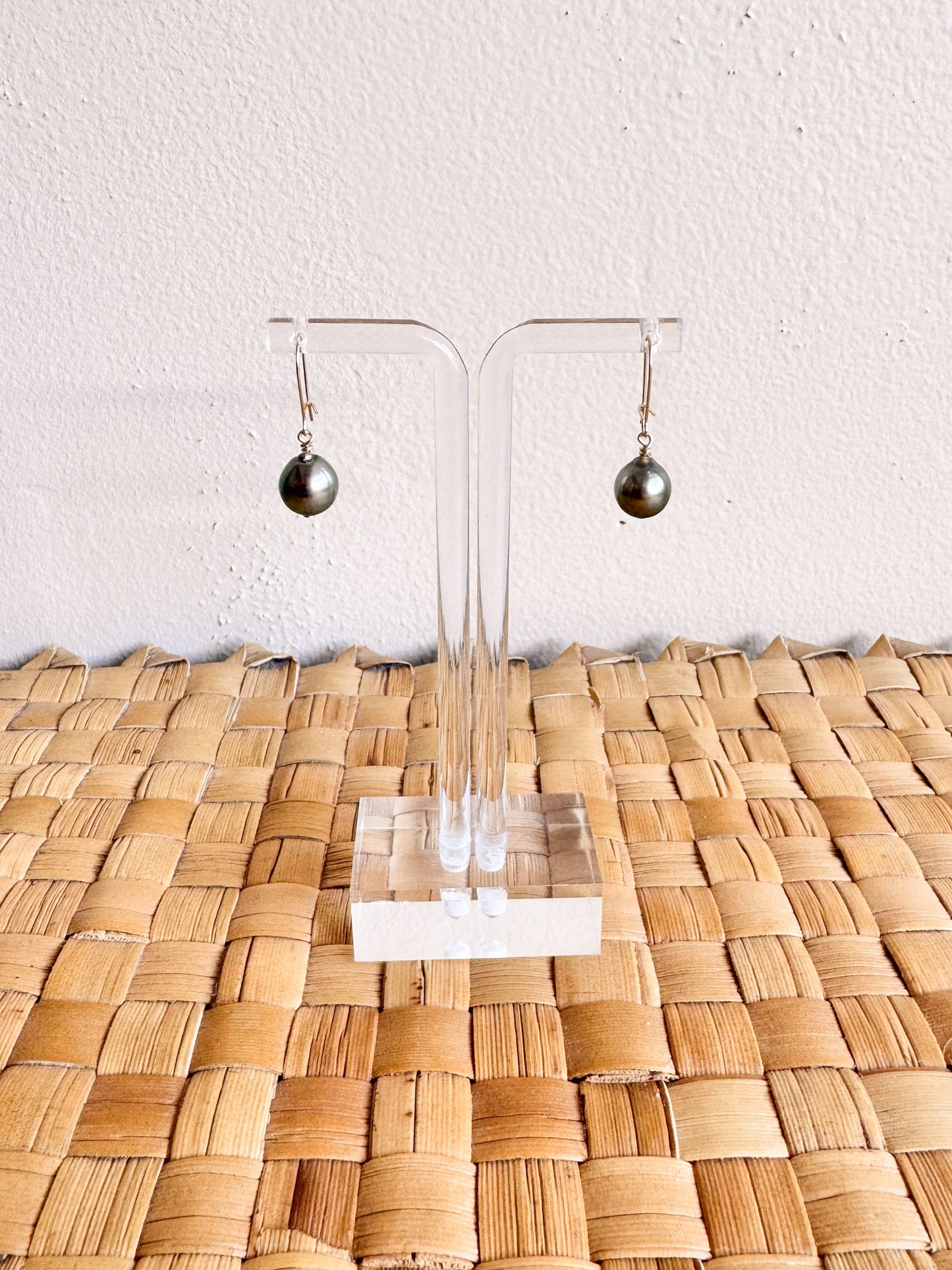 Alaula Earrings - Gold Tahitian Pearl Drop