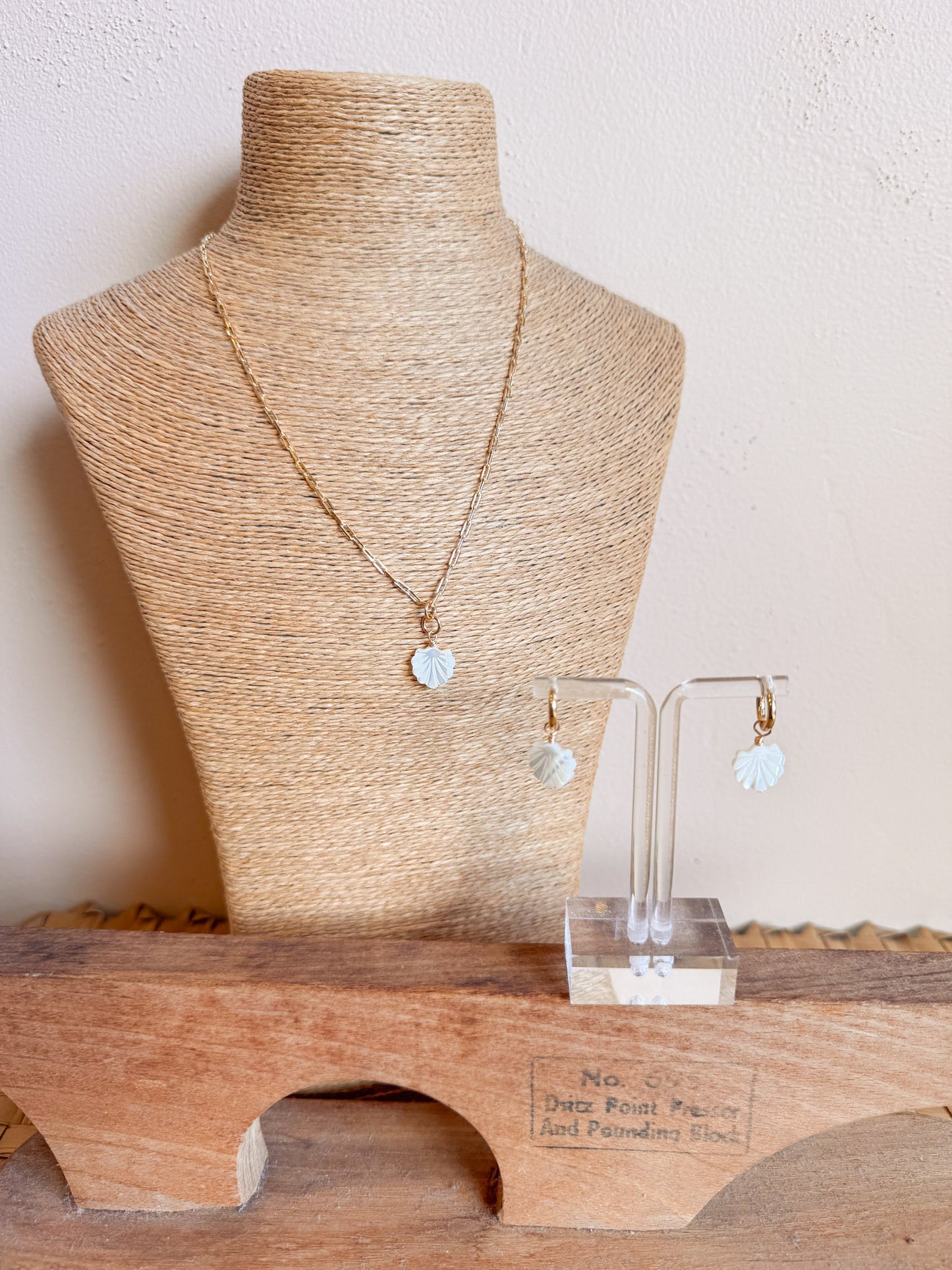 Mother of Pearl Seashell Jewelry