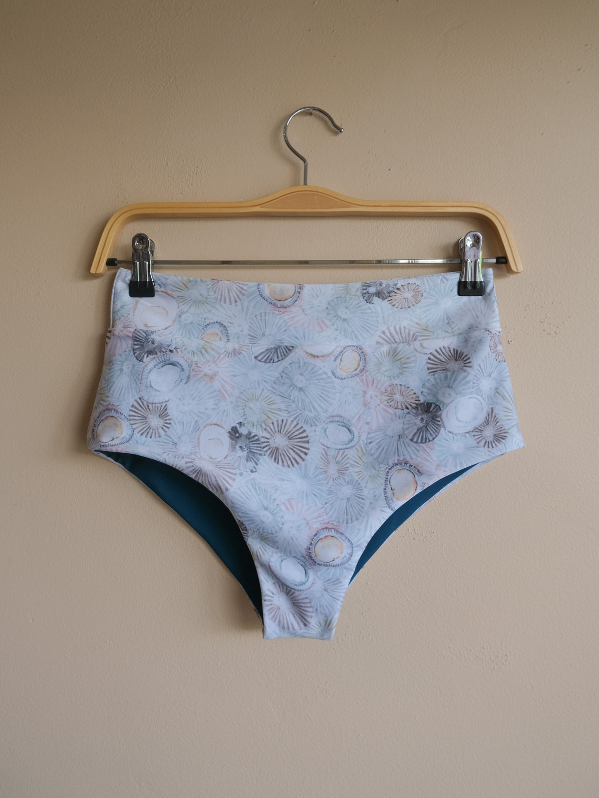 Wāhine Hālāwai Bikini Bottom ʻOpihi